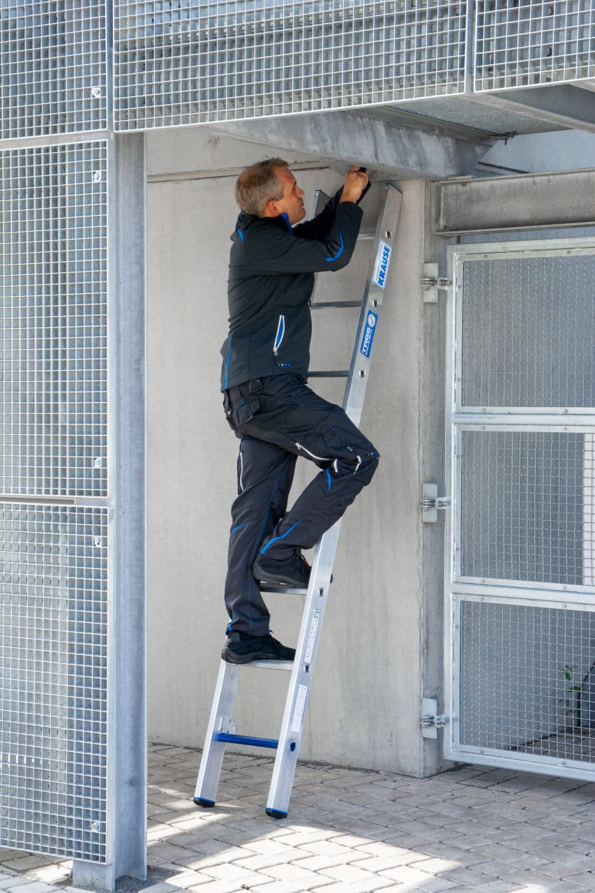 Трехсекционная универсальная лестница Krause Stabilo +S 3х8 131652